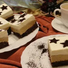Przepis na ciasto cappuccino z bitą śmietaną, które oczaruje smakiem