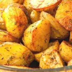 Najlepsze przyprawy do pieczonych ziemniaków – jak podkręcić ich smak?