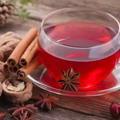 Jak parzyć czerwoną herbatę, aby uniknąć gorzkiego smaku i cieszyć się aromatem