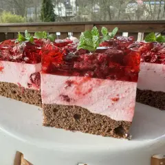 Pyszny przepis na ciasto kostka malinowa, które zachwyci każdego