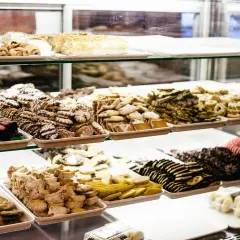 Gdzie kupić kardynałki ciastka? Najlepsze miejsca i oferty