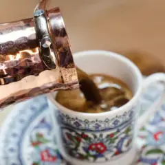 Jak parzyć kawę po turecku, aby uzyskać intensywny smak i aromat