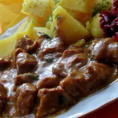 Najlepsze przyprawy do gulaszu z łopatki – jak podkreślić smak mięsa