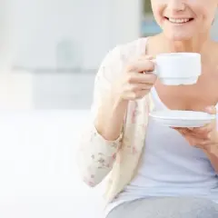 Jaka herbata na wzdęcia? Odkryj skuteczne sposoby na ulgę