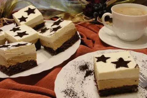 Przepis na ciasto cappuccino z bitą śmietaną, które oczaruje smakiem