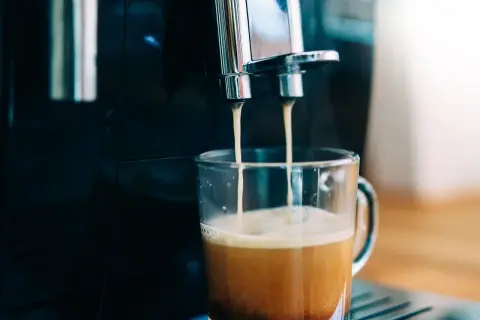Ile prądu ciągnie ekspres do kawy Delonghi i jak zaoszczędzić?