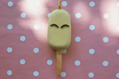 Ciasteczka na patyku jak lody – proste przepisy i dekoracje, które zachwycą
