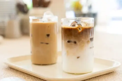 Latte macchiato co to za kawa? Odkryj tajemnice tego napoju