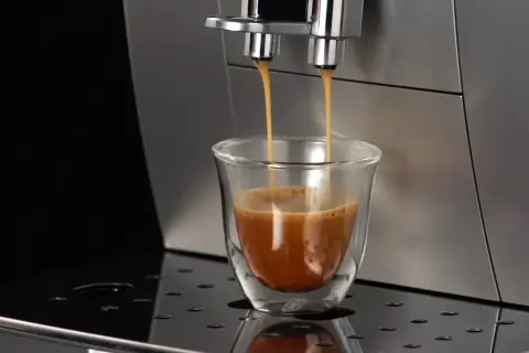 Jak zrobić idealną kawę w ekspresie ciśnieniowym DeLonghi – proste kroki i wskazówki