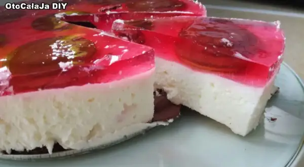 Jak wzbogacić sernik na zimno Gellwe? Co dodać dla lepszego smaku