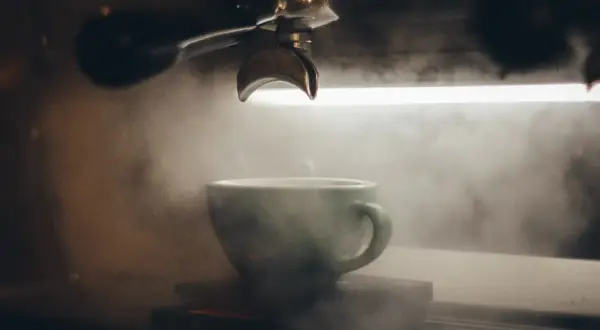 Jak odpowietrzyć ekspres do kawy Delonghi i uniknąć problemów z wodą