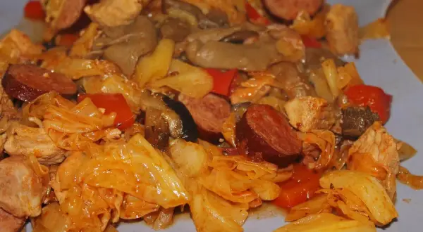 Najlepsze przyprawy do bigosu – jak przyprawić, by smakował idealnie