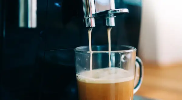 Ile prądu ciągnie ekspres do kawy Delonghi i jak zaoszczędzić?