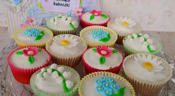 Czym ozdobić muffinki? 10 kreatywnych pomysłów na dekoracje