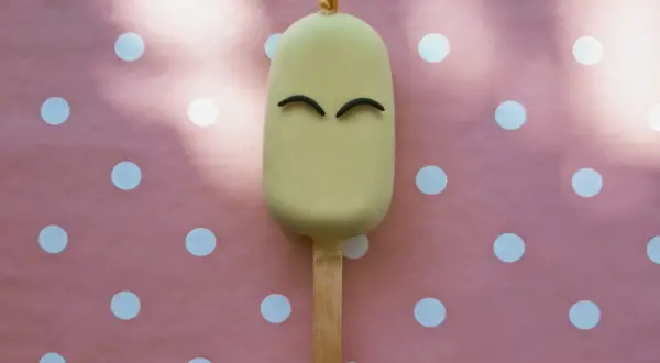 Ciasteczka na patyku jak lody – proste przepisy i dekoracje, które zachwycą