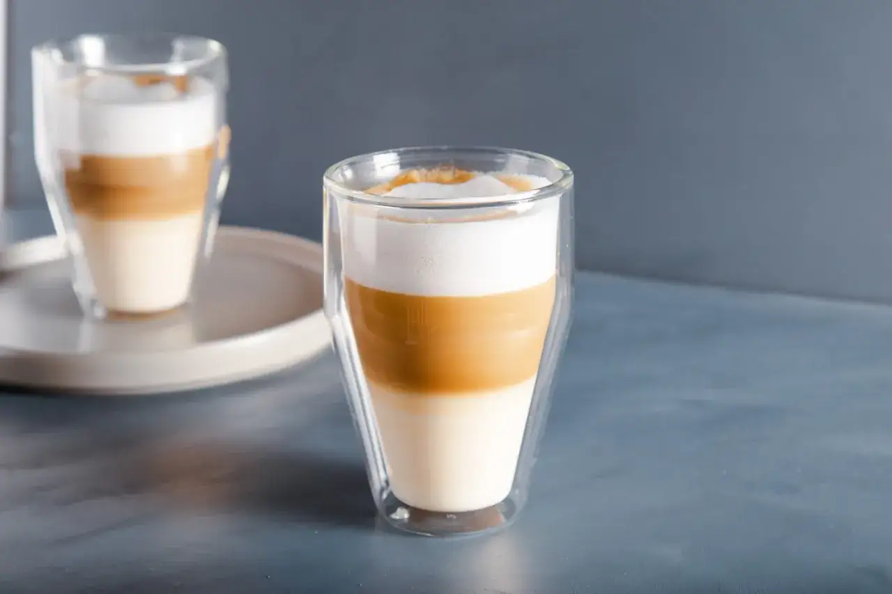 Zdjęcie Latte macchiato co to za kawa? Odkryj tajemnice tego napoju